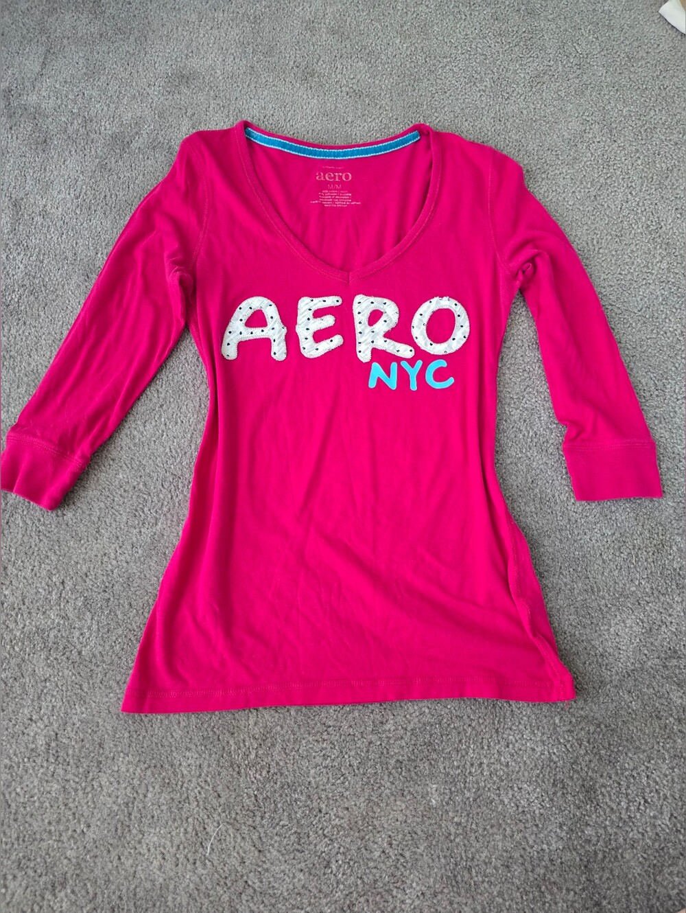 y2k style hot pink Aeropostale half-sleeve shirt with polka dot graphic Aero